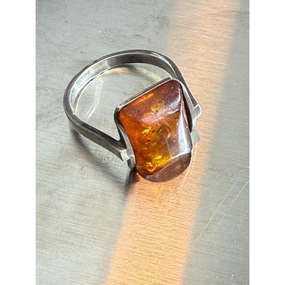 This vintage sterling silver ring